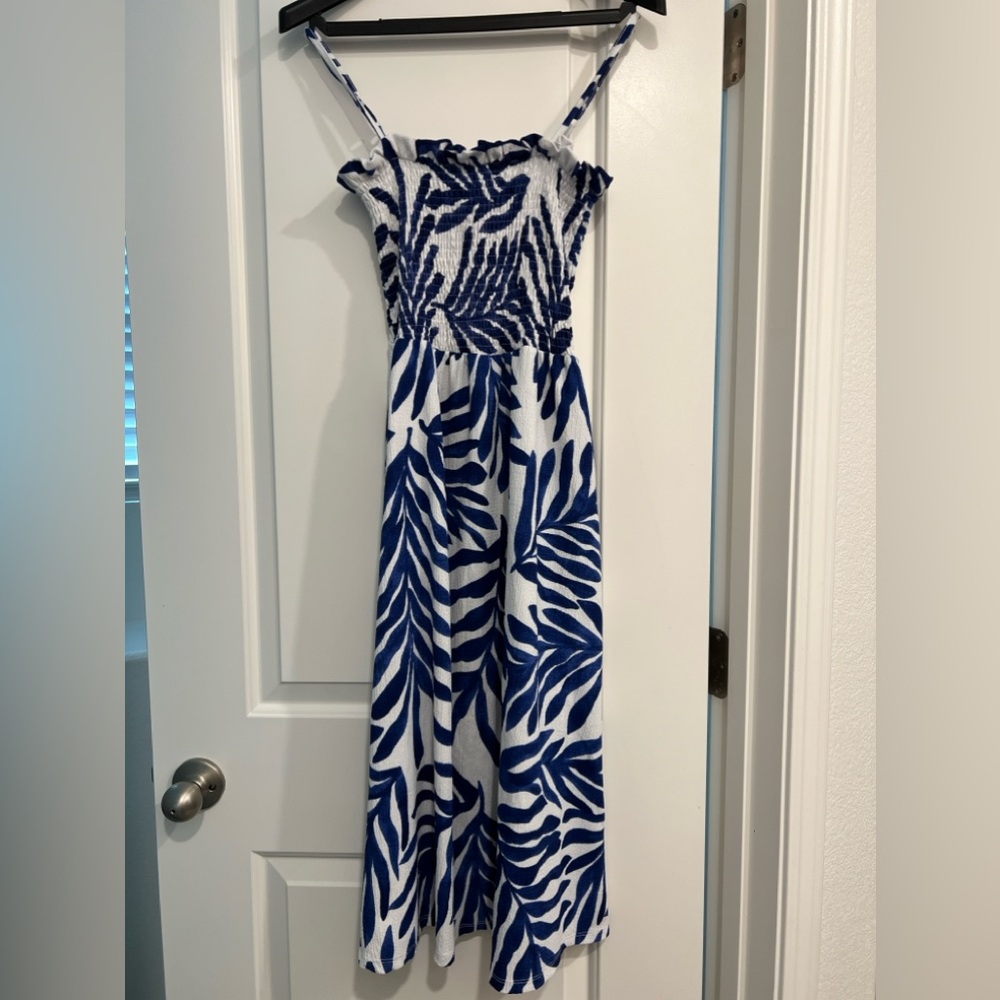 H&M Dress. Size Medium. Blue Color. Like New